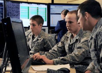 ABD ordusu ile ilgili şok iddia: Telefonlardan veri topluyorlar