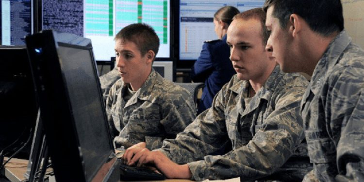 ABD ordusu ile ilgili şok iddia: Telefonlardan veri topluyorlar