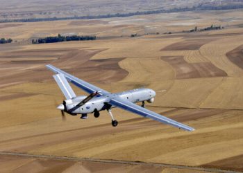 Aidiyeti bilinmeyen SİHA’lar Suriye’ye giren tırları hedef aldı