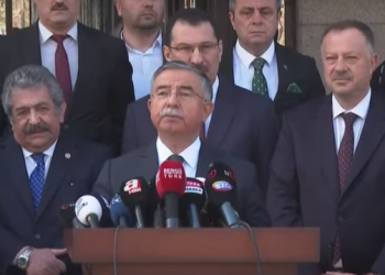 AK Parti ve MHP temsilcileri Erdoğan’ın adaylığı için belgeleri YKS’ya teslim etti