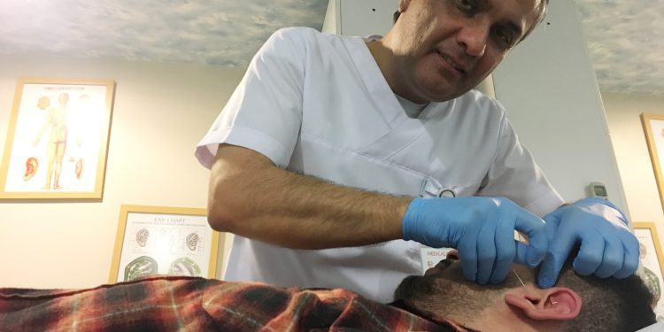 Akupunkturla 40 kilo verdi, artık yemek yerken utanmıyor