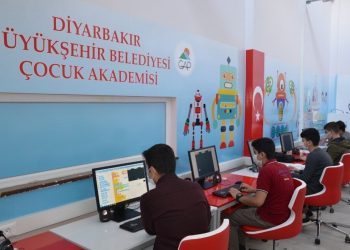 Diyarbakırlı çocuklar robotik kodlama öğrenecek