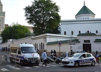 Fransa camileri kapatmaya hazırlanıyor