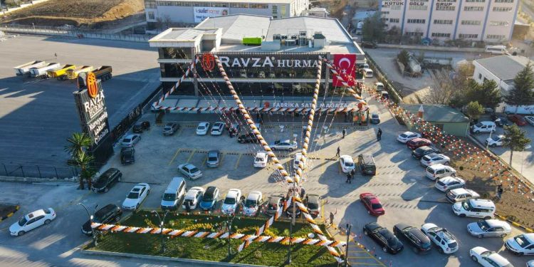 Genç girişimci Suudi Arabistan’da yetiştirdiği hurmaları dünyaya ihraç ediyor