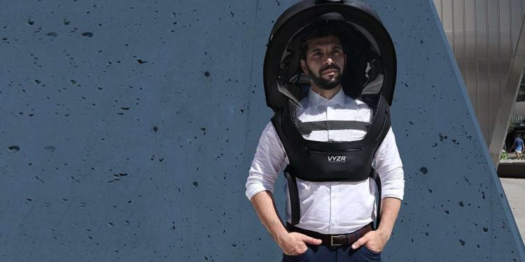 Koronavirüse karşı ekstra koruma sağlayan kask üretildi