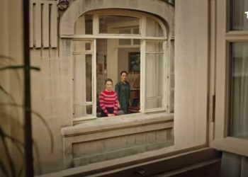 Masumlar Apartmanı ile hatırlanan Göge Bakma Durağı şiiri: Sayısız penceren vardı bir bir kapattım