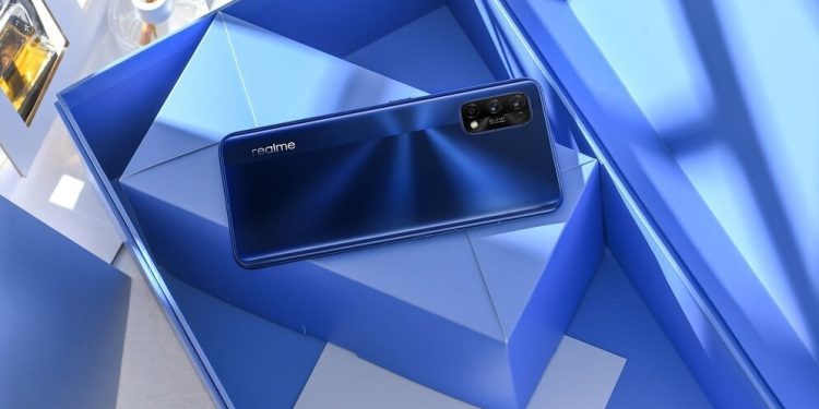 Realme  7 Pro 3 dakikalık şarj ile mucizeler sunuyor