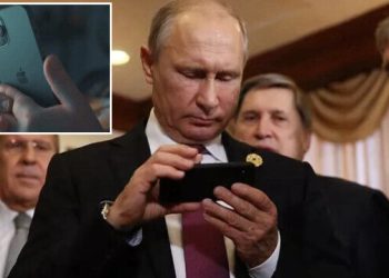 Rusya’dan devlet çalışanlarına Iphone yasağı: Çöpe atın