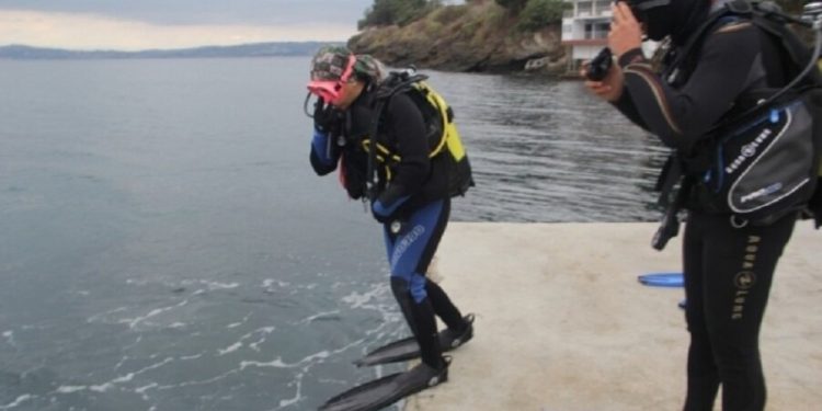 Su altı teknolojisi eğitimi alan genç kız azmiyle dikkat çekiyor