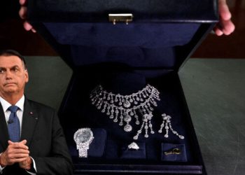 Suudi Arabistan hediye etmişti: Bolsonaro’ya milyon dolarlık mücevherlerin iadesi için 5 gün süre