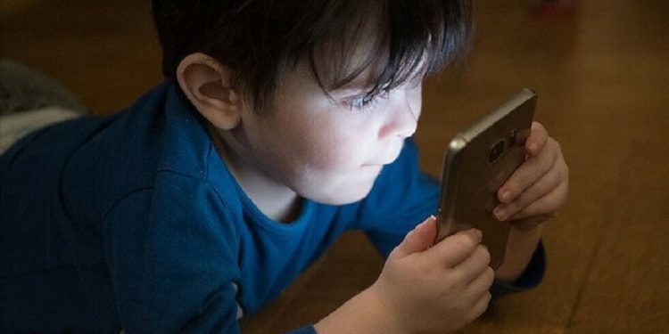 Teknolojik kısıtlamalar çocuk-anne ilişkilerini de etkiledi