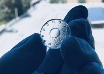 Yeni geliştirilen kontakt lens, gözyaşından sağlık takibi yapabiliyor