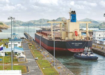 Su seviyesi düştü Panama kilitlendi