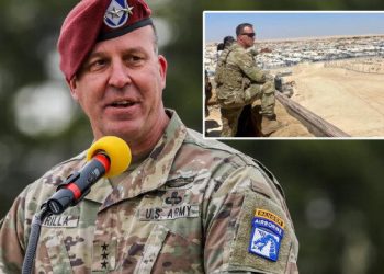 ABD teröre destek vermeyi sürdürüyor: CENTCOM Komutanı PKK kampında