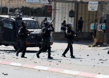 Savafta’nın evini abluka altına alan İsrail askerleri ile Filistinliler arasında silahlı çatışma yaşandı