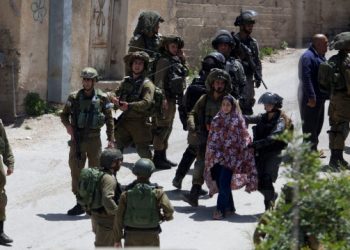 İşgalci İsrail ordusu Batı Şeria’da çok sayıda eve baskın düzenledi